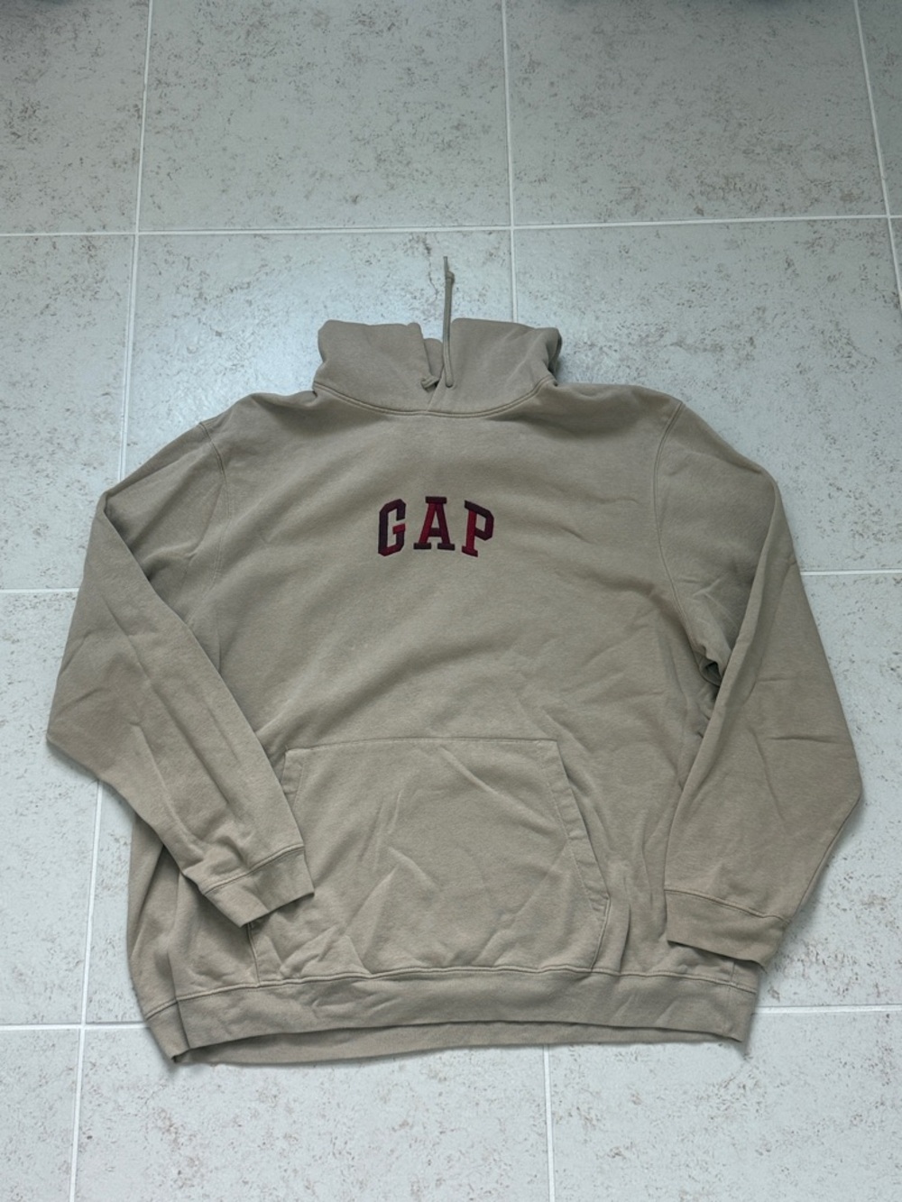 tan GAP men’s hoodie w/ burgundy writing size XL